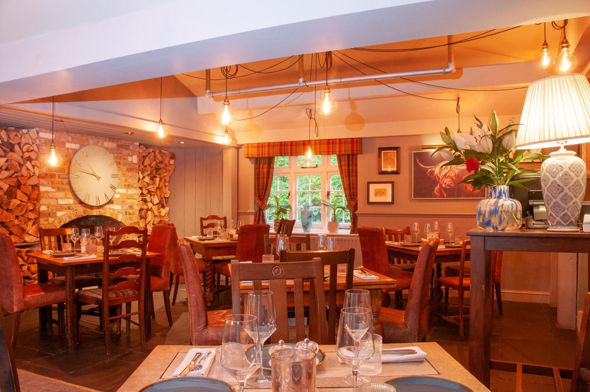 The Cowdray Arms Acomodação com café da manhã Worth  Exterior foto