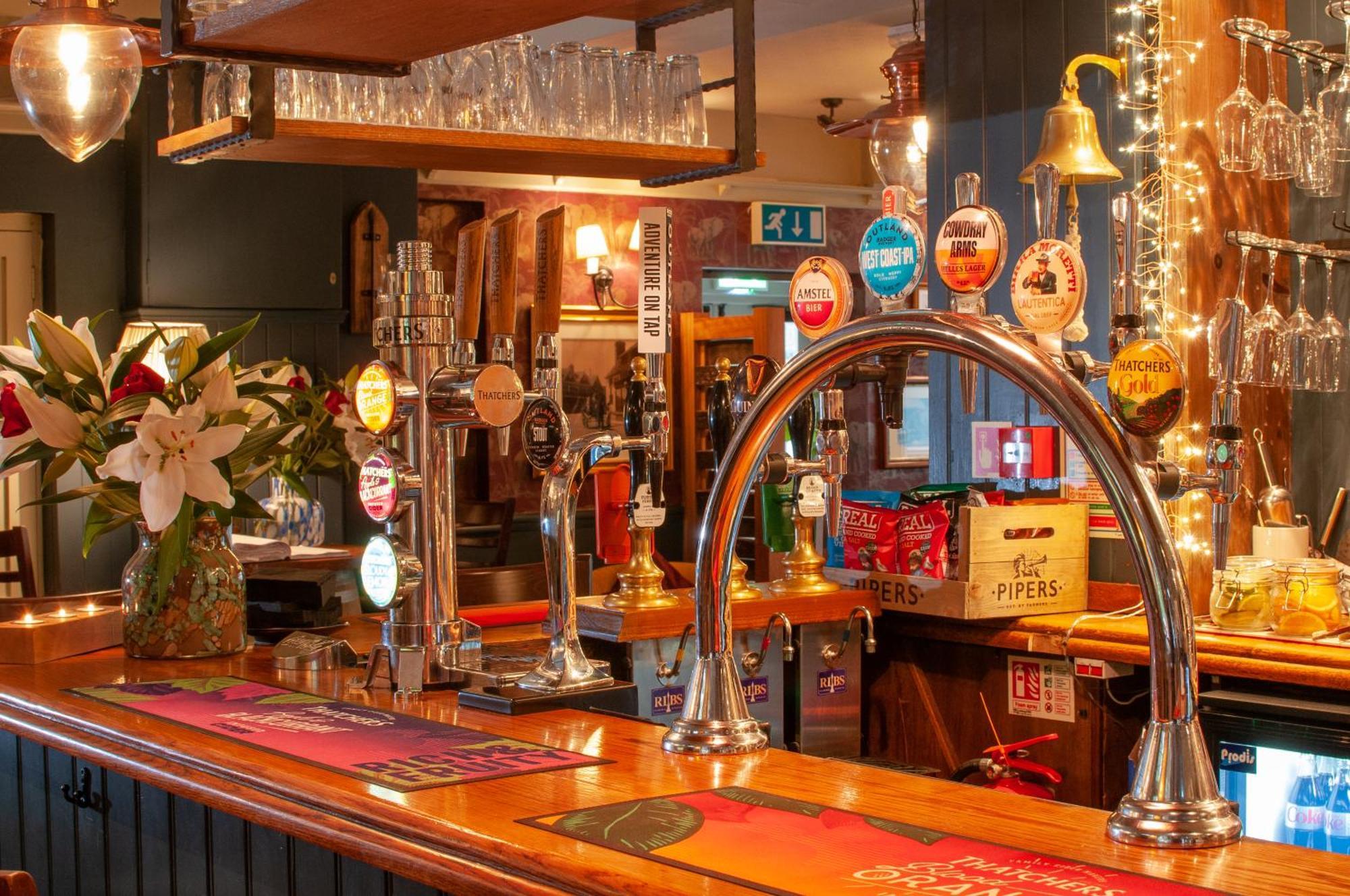 The Cowdray Arms Acomodação com café da manhã Worth  Exterior foto