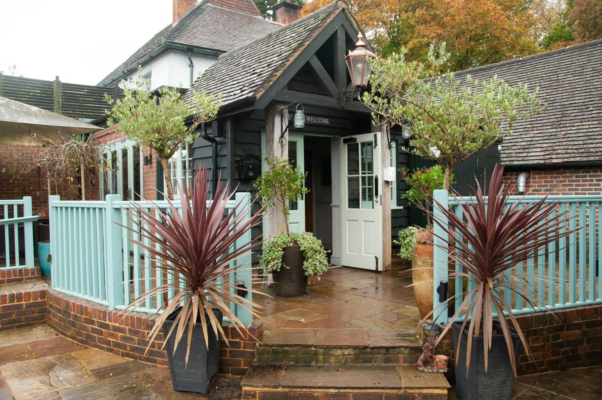 The Cowdray Arms Acomodação com café da manhã Worth  Exterior foto